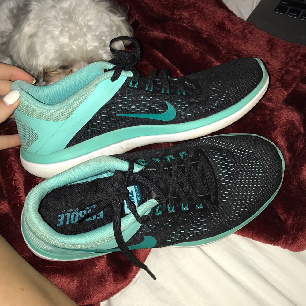 Nike tennis shoes